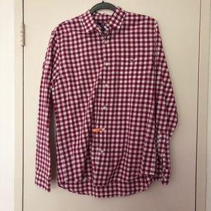 Vineyard Vines button down, red & white, size M